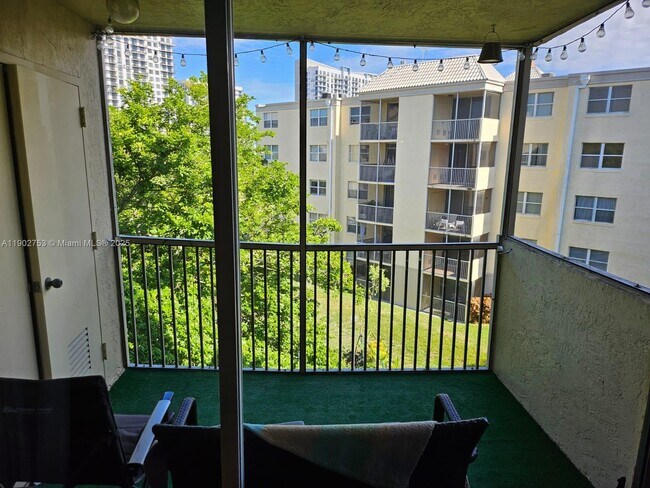 Building Photo - 8333 Lake Dr