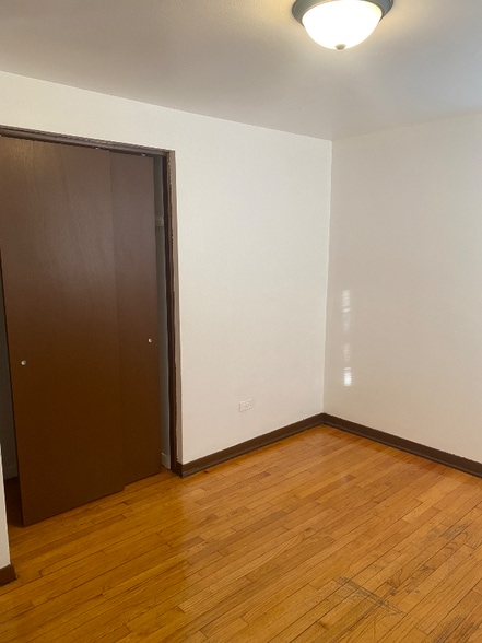 Building Photo - 2704 E 76th St