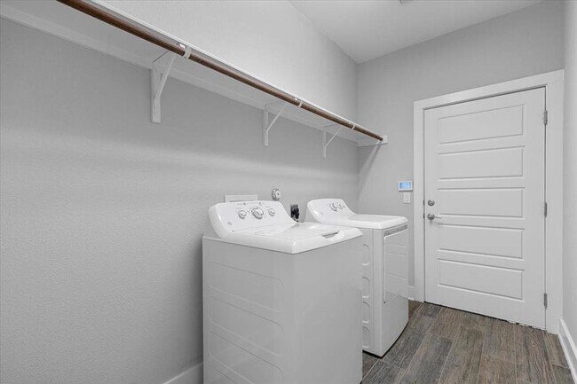 Building Photo - 6009 Baythorne Dr