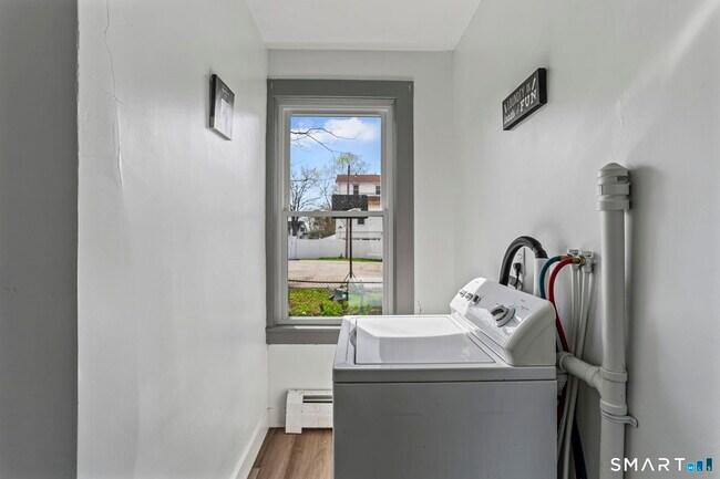 Building Photo - 63 Reynolds St