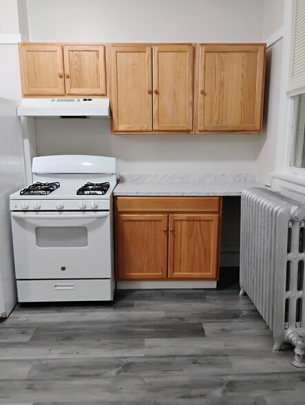 Kitchen - 4741 N Troy St
