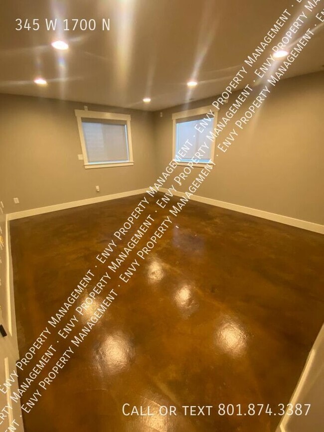 Building Photo - 345 1700 N