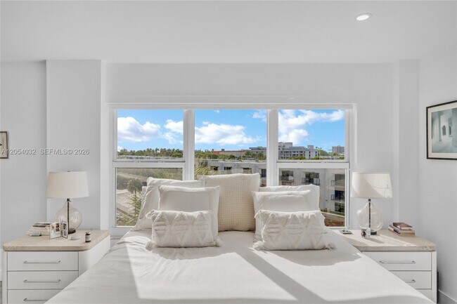 Building Photo - 11111 Biscayne Blvd