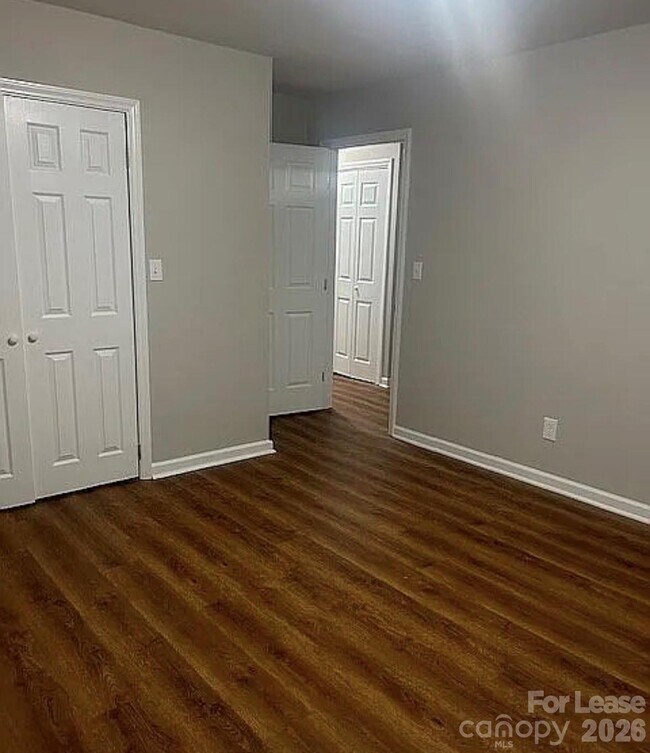 Building Photo - 740 Log Cabin Dr
