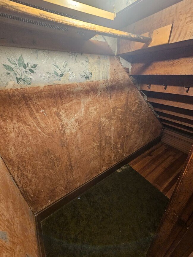 Building Photo - 1-603 1/2 N Superior Ave