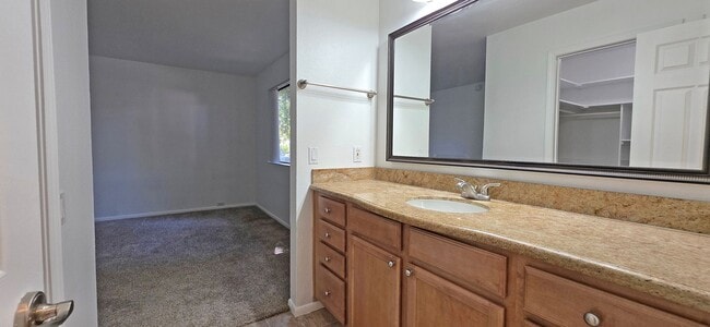 Building Photo - 508 Woodside Oaks