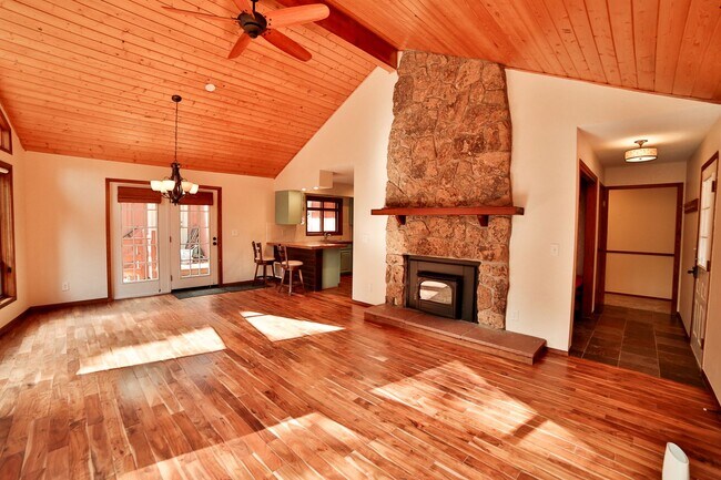 Building Photo - 330 Wilderness Dr