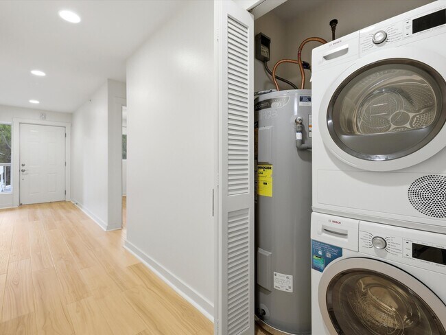 Building Photo - 95-060 Waikalani Dr