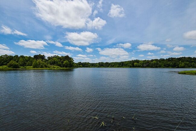 Building Photo - Tour Today! 3 Bedroom Home On Lake Tyler!