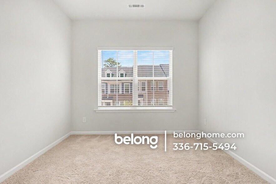 Building Photo - 240 Chesapeake Cmns St