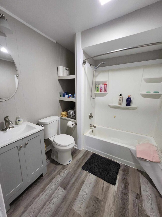 Building Photo - 116 N Summit St