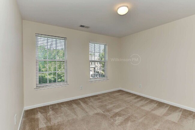 Building Photo - Beautiful 3,409 sqft 5-bedroom 3-bath Exec...