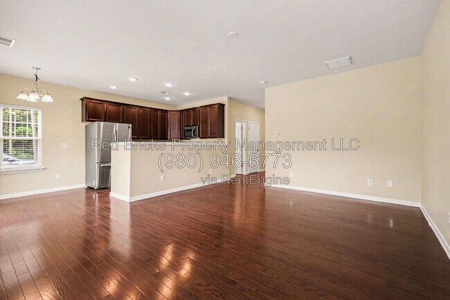 Building Photo - 5013 Spring Arbor Ln