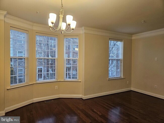 Building Photo - 6041 Maple Hill Rd