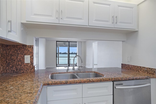 Building Photo - 109 Lake Emerald Dr