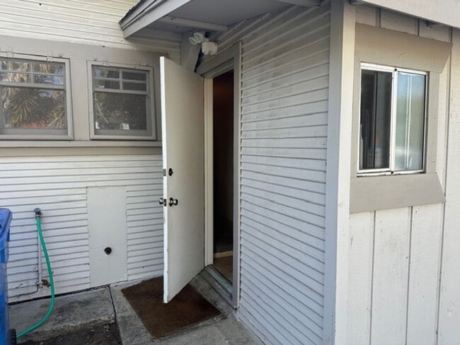 Building Photo - 3 BEDROOM 2 BATH HOUSE | Prelease for July 15th, 2026.