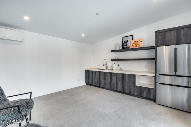 Building Photo - 8618 N Timberlane Dr