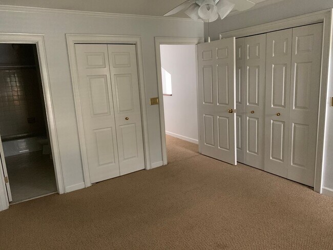 Building Photo - Prime Devine Street Location | 3 Bed, 3 Bath Available August 15