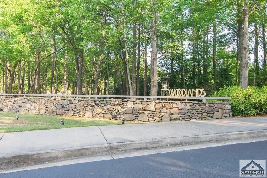 Building Photo - 490 Barnett Shoals Rd