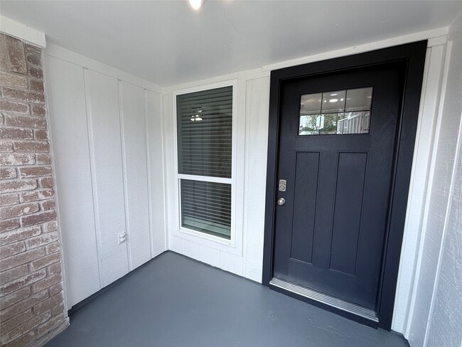 Building Photo - 6518 Briar Terrace Dr