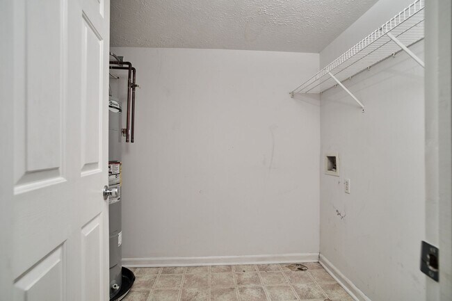 Building Photo - For Rent-4BDRM, 2.5BA Home in Ashwood