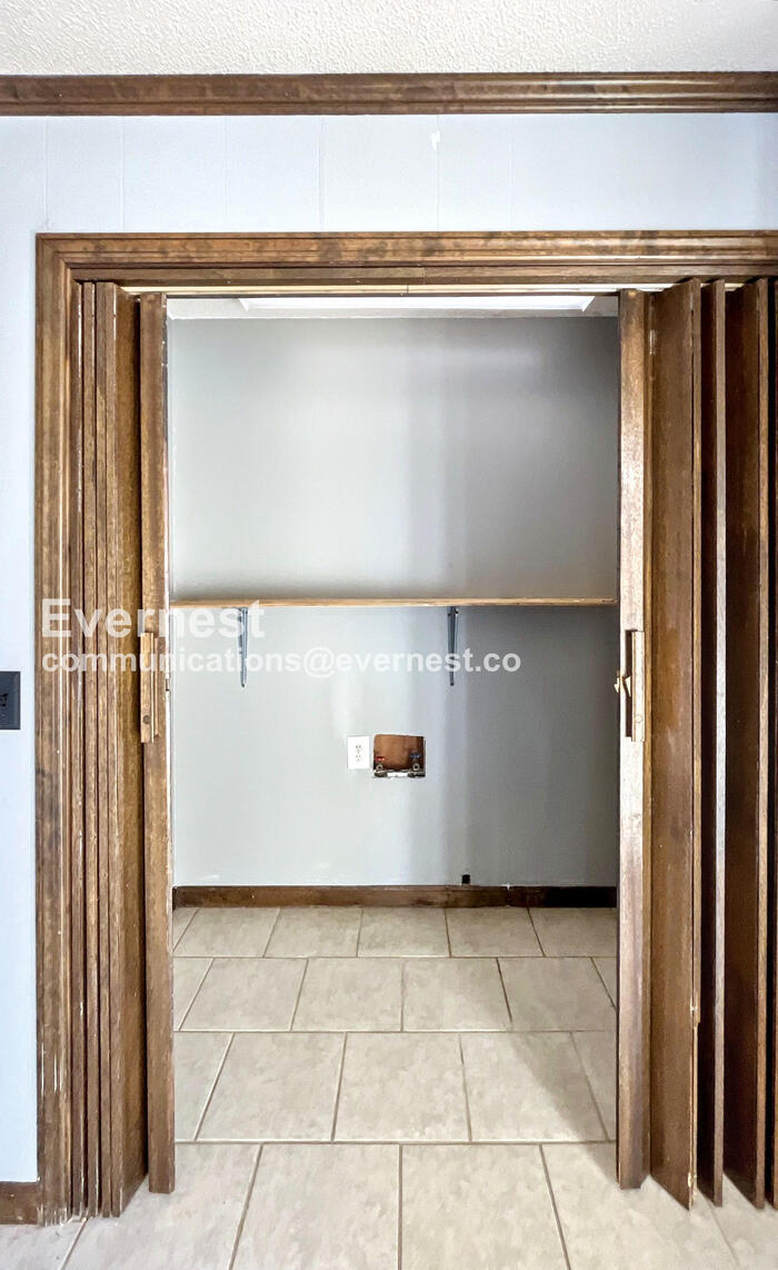 Building Photo - 7453 Twinbrook Dr