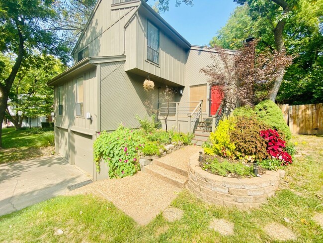 Building Photo - {13042} Contemporary in Lenexa + Fenced Ya...