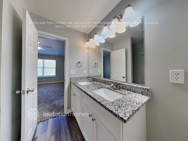 Building Photo - 10 Hidden Meadow Ct