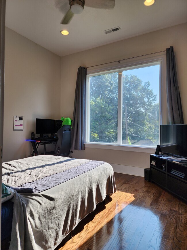 Building Photo - 2039 Cartier Wy