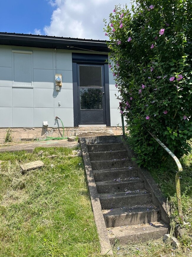 Building Photo - Two Bedroom Single Family Home