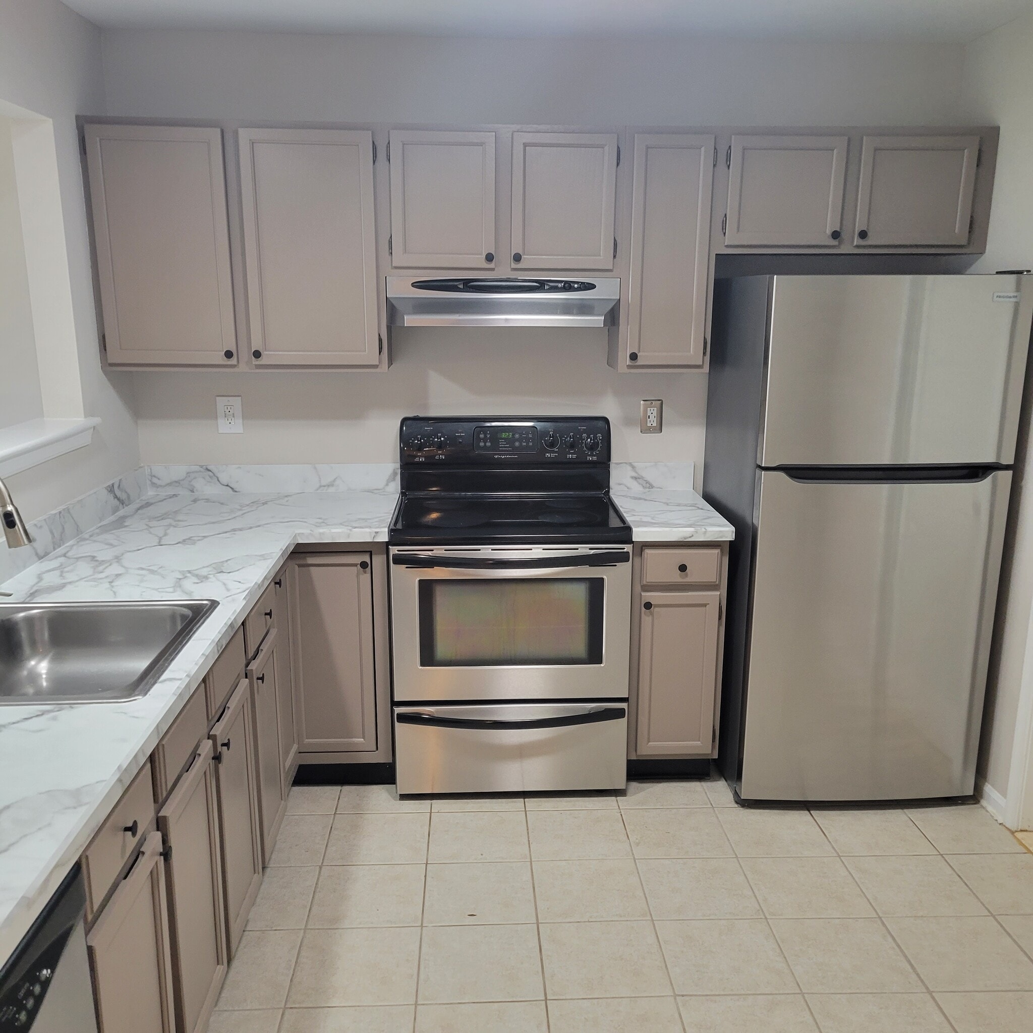 Building Photo - 84 Woodlake Dr