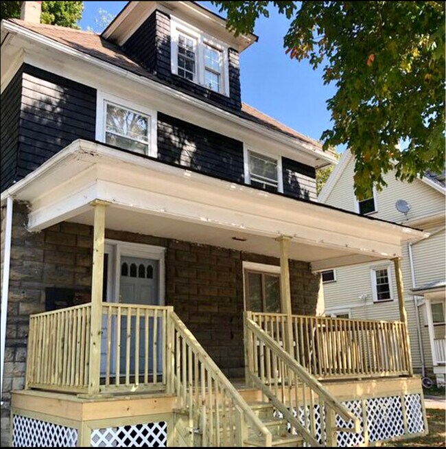 Primary Photo - 42 Rosewood Ter