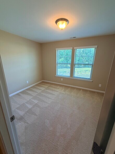 Building Photo - 1122 Midtowne Way