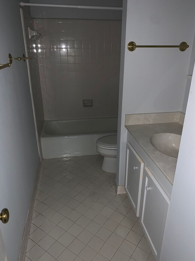 Building Photo - Prime Devine Street Location | 3 Bed, 3 Bath Available August 15