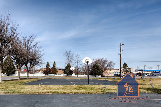 Building Photo - 1393 Caterpillar Ave N