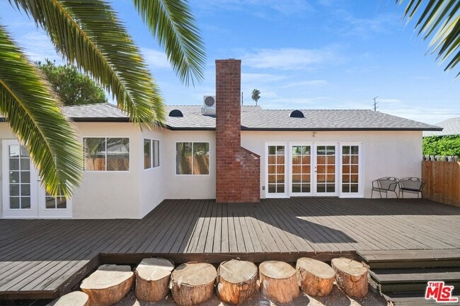 Building Photo - 21009 Saticoy St