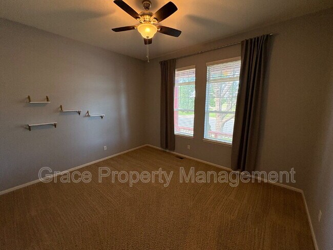 Building Photo - 222 Saxony Rd