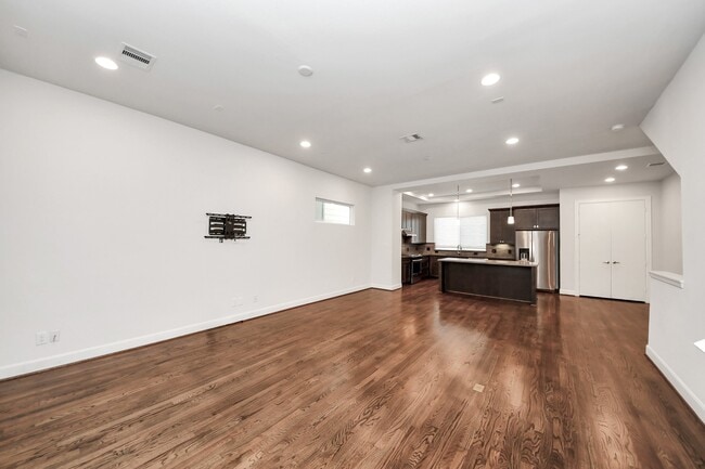 Building Photo - 325 Eado Park Cir