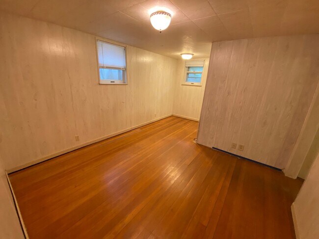 Building Photo - 5 Bedroom by NDSU!!