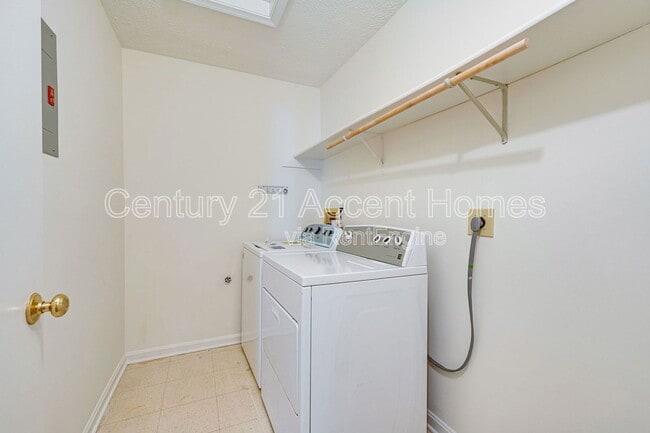 Building Photo - 9941 Oakton Terrace Rd