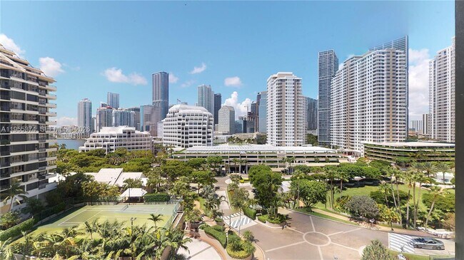 Building Photo - 540 Brickell Key Dr