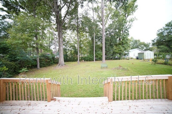 Building Photo - 1935 Temple Dr