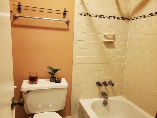 Building Photo - 1838 Quail Path Cove