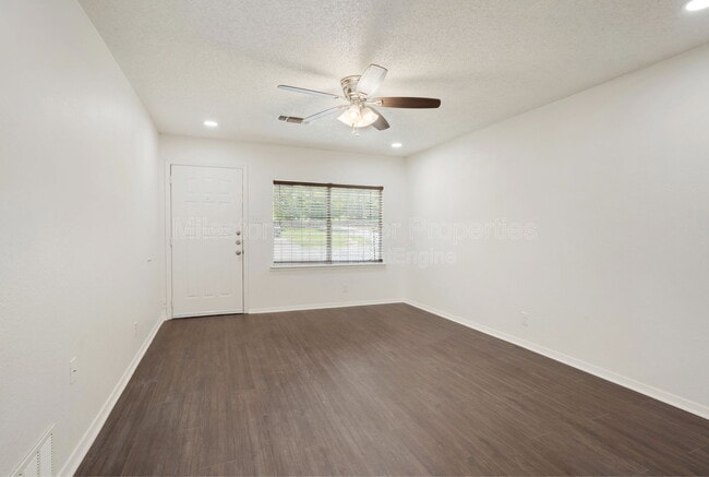 Building Photo - 1829 Ridgewood Rd