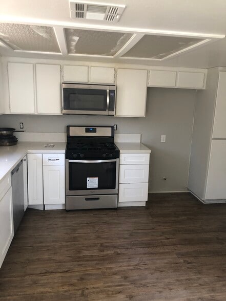 Kitchen - 662 Woodcrest Dr
