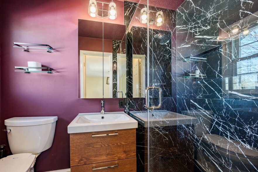 Primary Bath - 510 Hemingway Dr