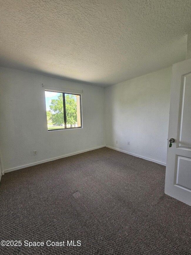 Building Photo - 2101 Forest Knoll Dr NE
