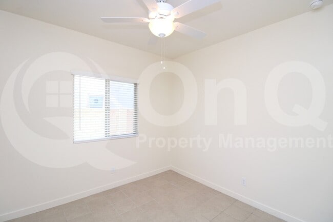 Building Photo - 744 E Diamond Dr