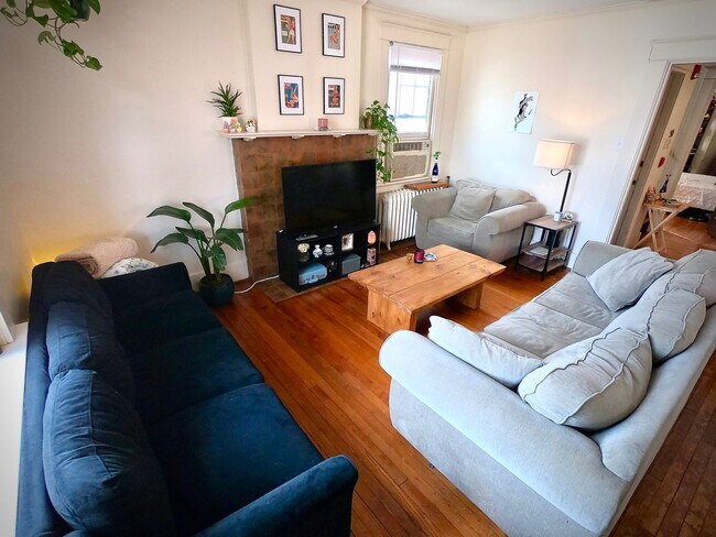 Building Photo - 456 S Graham St