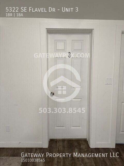 Building Photo - 5322 SE Flavel Dr